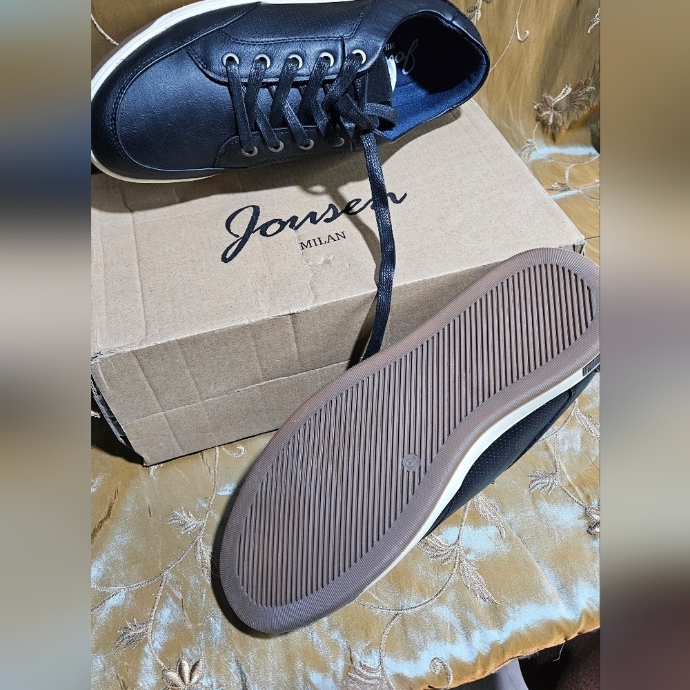 Men's Black Leather Casual Sneakers - Picture 3 of 17